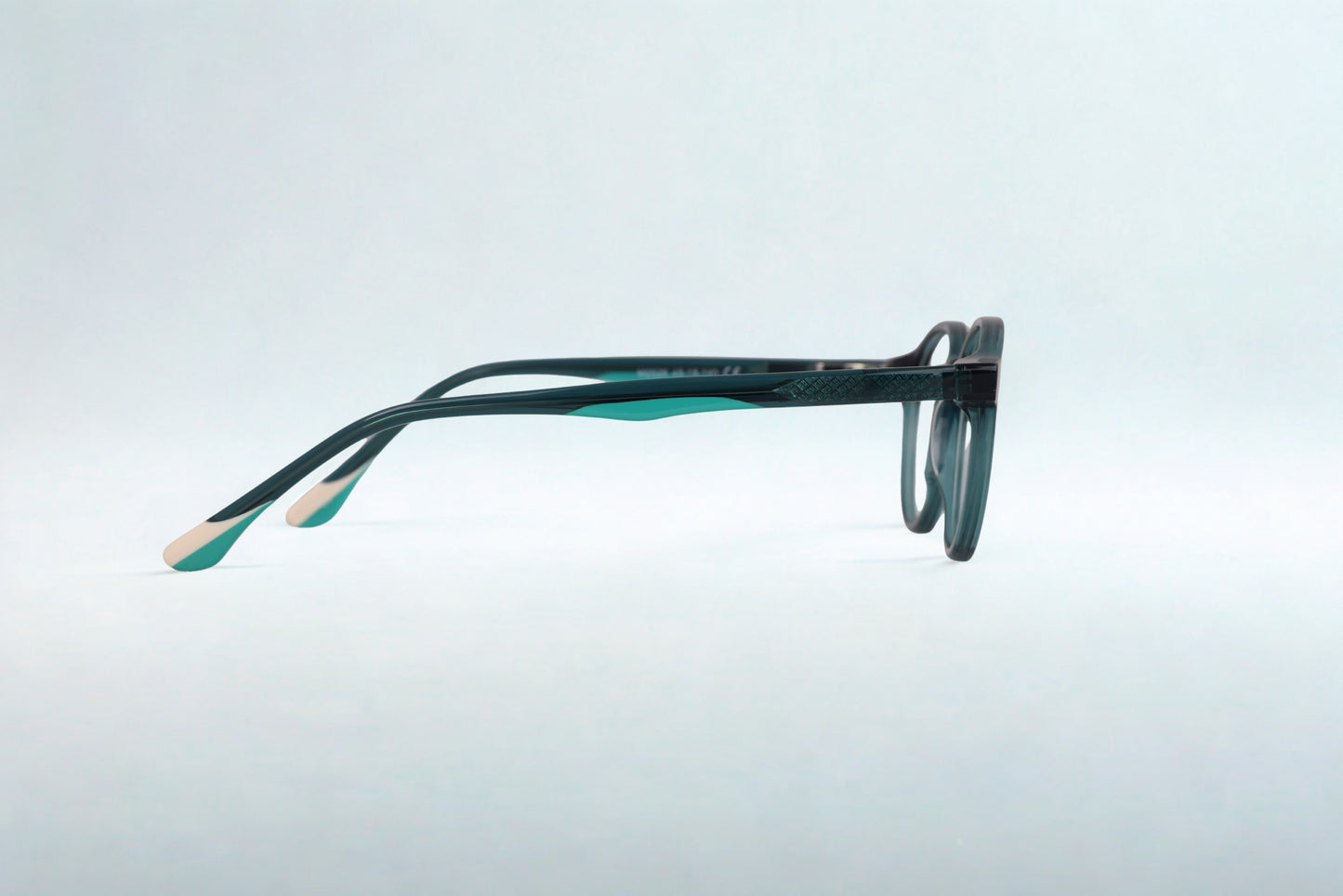 Icon Eyewear M2526